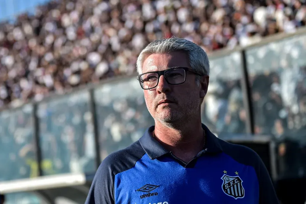 Foto: Thiago Ribeiro/AGIF – Odair Hellmann não vem agradando no Santos