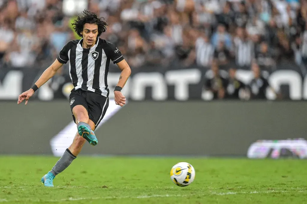 Matheus Nascimento, jogador do Botafogo, durante partida contra o Corinthians no Nilton Santos pelo  Brasileiro A 2022. Foto: Thiago Ribeiro/AGIF