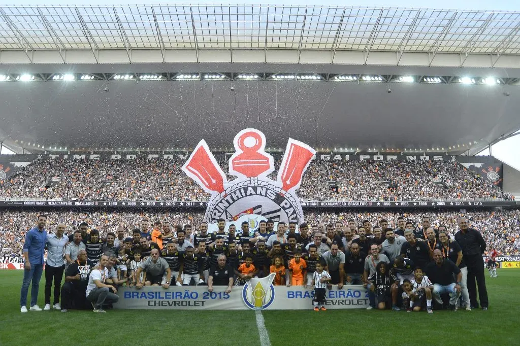 SAO PAULO – SP – 22/11/2015 – BRASILEIRO A 2015/CORINTHIANS X SAO PAULO – Jogadores do Corinthians comemoram o titulo de Campeao Brasileiro 2015 na Arena Corinthians. Foto: Mauro Horita/AGIF