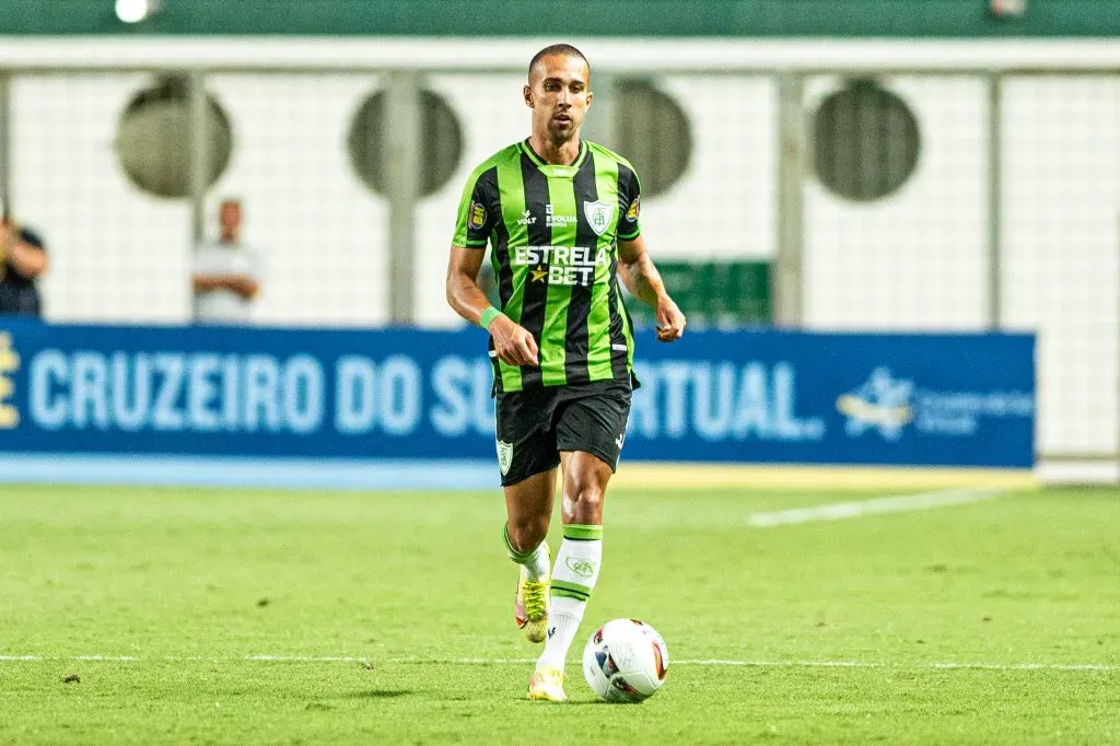 Foto: Alessandra Torres/AGIF - Ceará tem interesse em lateral-esquero do América-MG
