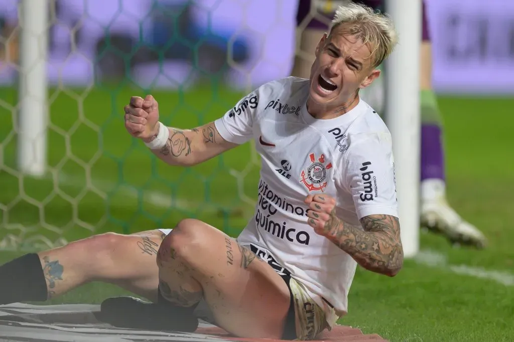 Neto classificou Roger Guedes como o pior da partida entre Corinthians e América Mineiro. Foto: Alessandra Torres/AGIF