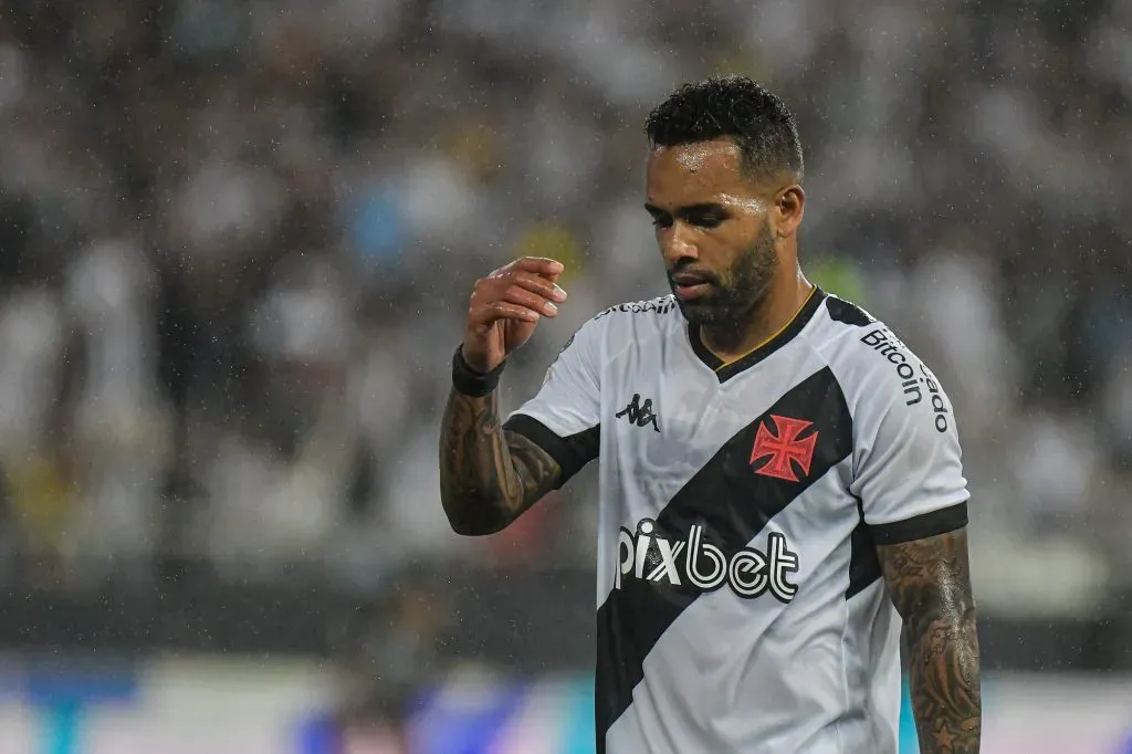 RJ – RIO DE JANEIRO – 02/07/2023 – BRASILEIRO A 2023, BOTAFOGO X VASCO – Alex Teixeira jogador do Vasco durante partida contra o Botafogo no estadio Engenhao pelo campeonato Brasileiro A 2023. Foto: Thiago Ribeiro/AGIF