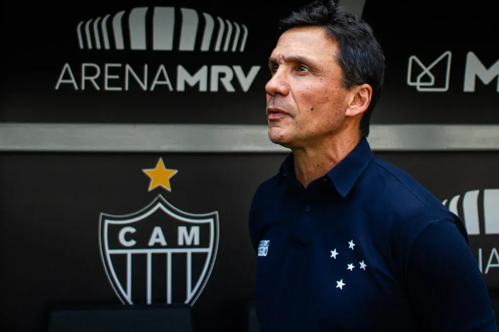 MG – BELO HORIZONTE – 22/10/2023 – BRASILEIRO A 2023, ATLETICO-MG X CRUZEIRO – Ze Ricardo  tecnico do Cruzeiro durante partida contra o Atletico-MG no estadio Arena MRV pelo campeonato Brasileiro A 2023. Foto: Fernando Moreno/AGIF