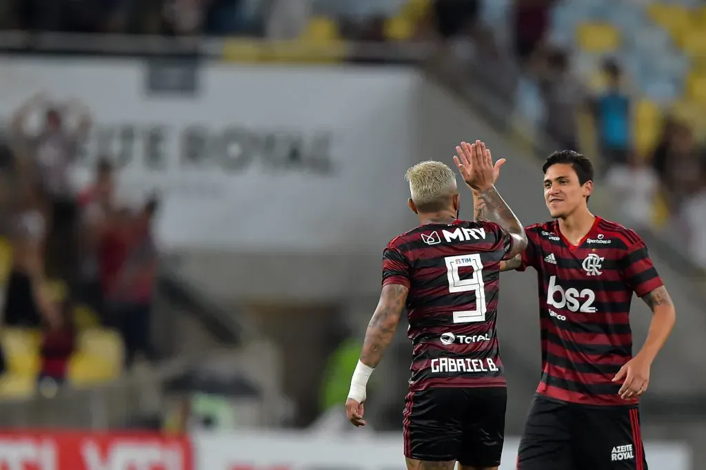 Pedro e Gabigol jogadores do Flamengo comemoram vitoria ao final da partida contra o Fluminense no estadio Maracana pelo campeonato Carioca 2020. Foto: Thiago Ribeiro/AGIF