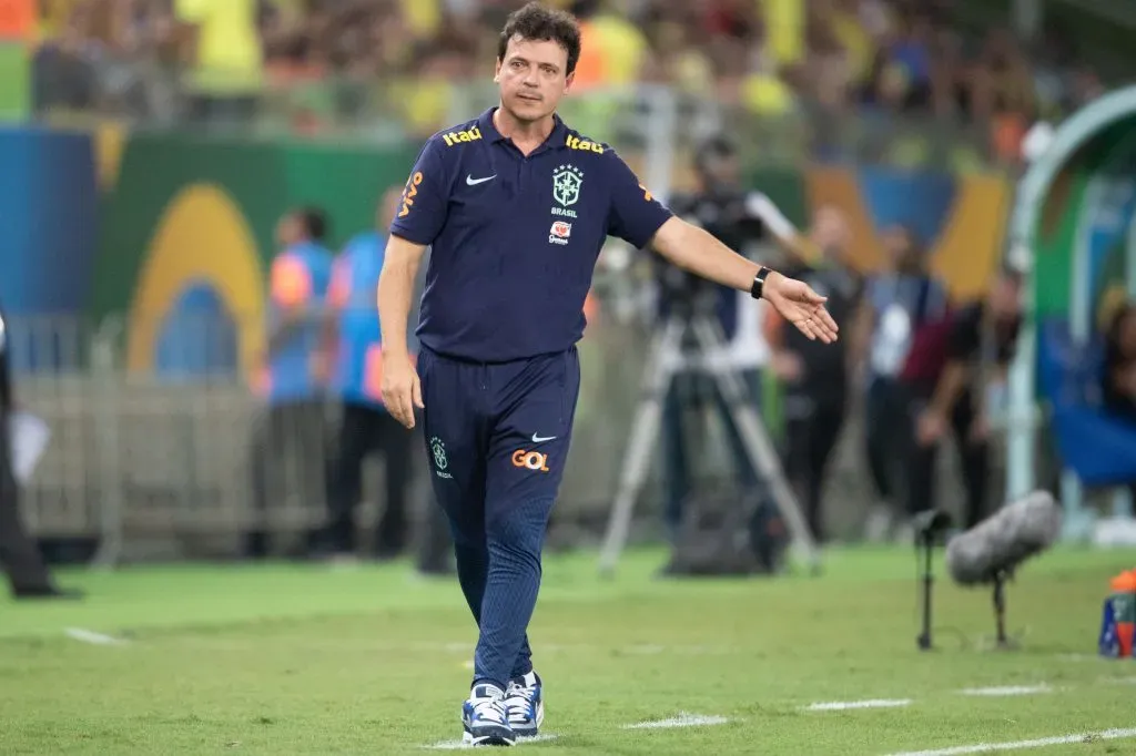 Fernando Diniz também precisa pensar no desempenho da Seleção nas Eliminatorias Copa Do Mundo 2026. Foto: Gil Gomes/AGIF
