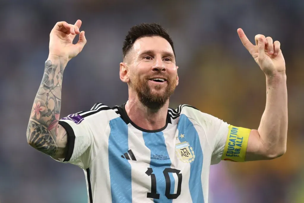 Lionel Messi com a camisa da Argentina – (Foto Alex Pantling/Getty Images)