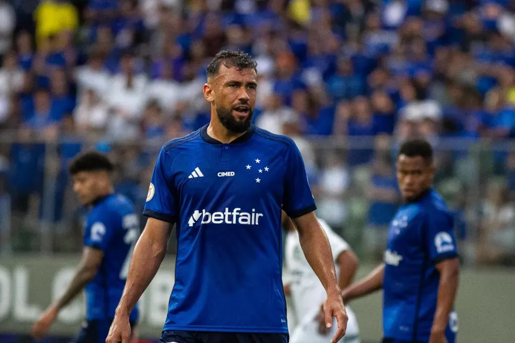 Luciano Castan jogador do Cruzeiro durante partida contra o Goias no estadio Independencia pelo campeonato Brasileiro A 2023. Foto: Fernando Moreno/AGIF