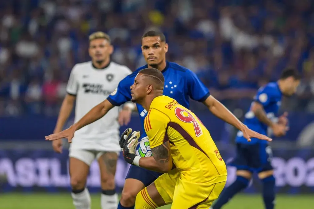 Foto: Alessandra Torres/AGIF – Anderson Paixão foi expulso do banco