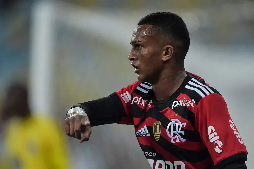 Wesley, do Flamengo durante partida contra o Audax no Carioca 2023. Foto: Thiago Ribeiro/AGIF