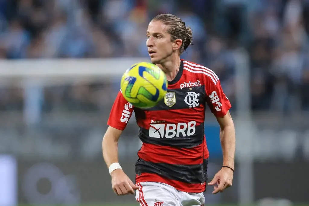 Filipe Luis tem contrato com o Flamengo apenas até o fim do ano.  Pedro H. Tesch/AGIF