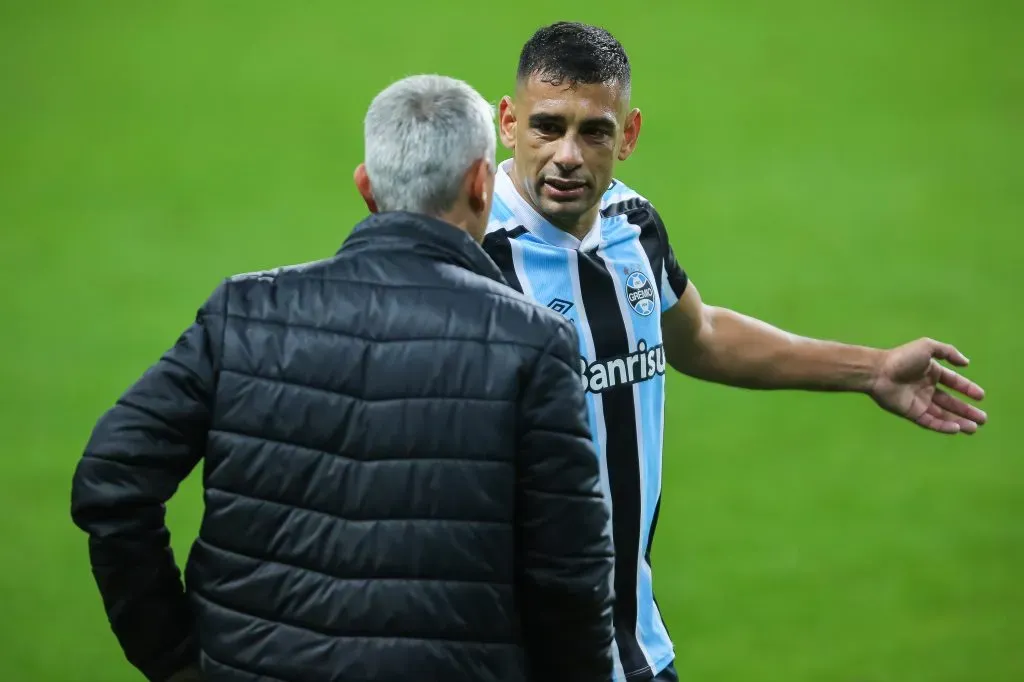 Tiago Nunes pelo GrêmioFoto: Pedro H. Tesch/AGIF