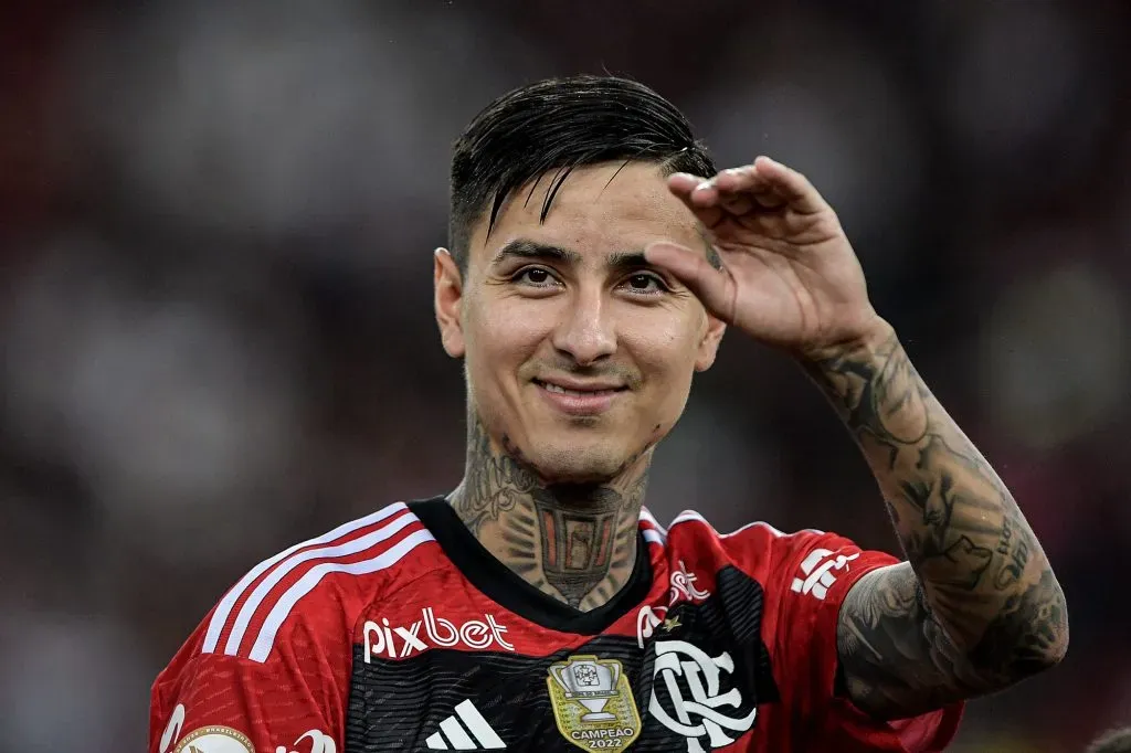 Erick Pulgar jogador do Flamengo durante partida contra o Internacional no estadio Maracana pelo campeonato Brasileiro A 2023. Foto: Thiago Ribeiro/AGIF