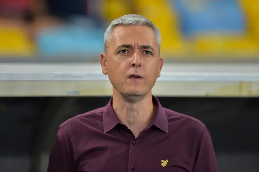 Tiago Nunes quando estava no comando técnico do Athletico-PR em 2019. Foto: Thiago Ribeiro/AGIF