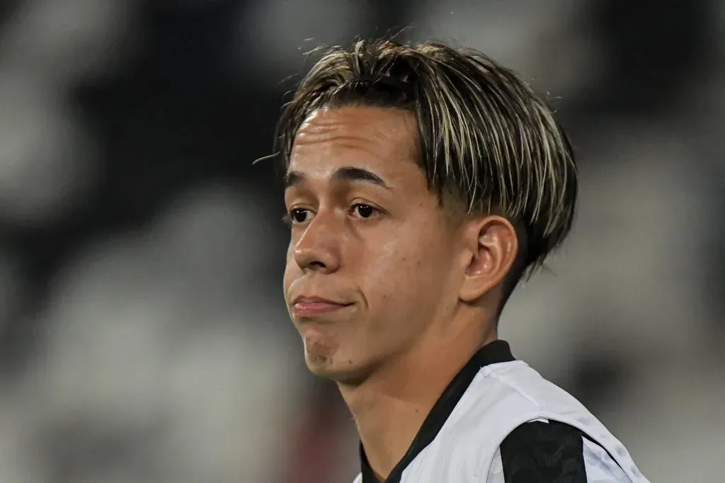 Matias Segovia jogador do Botafogo durante partida pelo campeonato Brasileiro A 2023. Foto: Thiago Ribeiro/AGIF