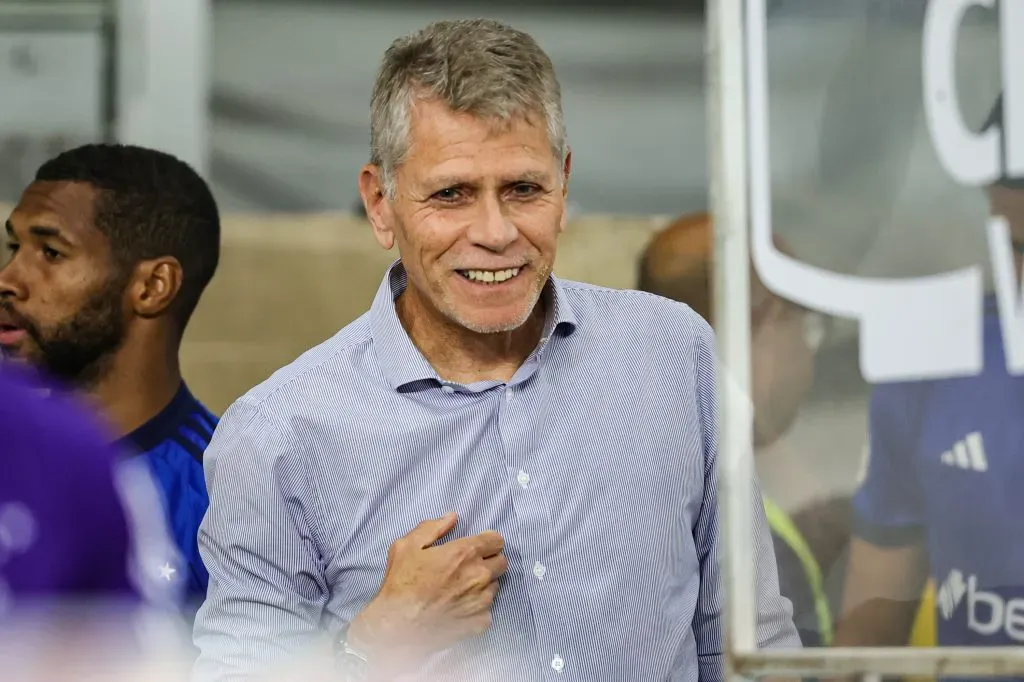 Paulo Autuori tecnico do Cruzeiro durante partida contra o Vasco no estadio Mineirao pelo campeonato Brasileiro A 2023. Foto: Gilson Lobo/AGIF