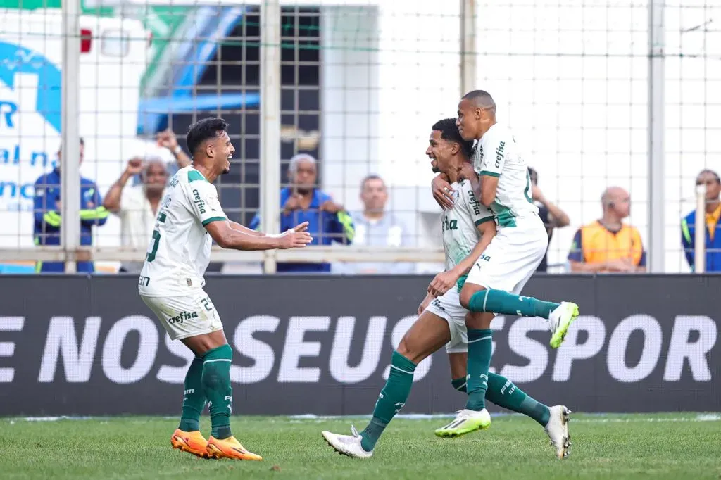 Atletas do Palmeiras no jogo contra o América-MG. Foto: Gilson Lobo/AGIF