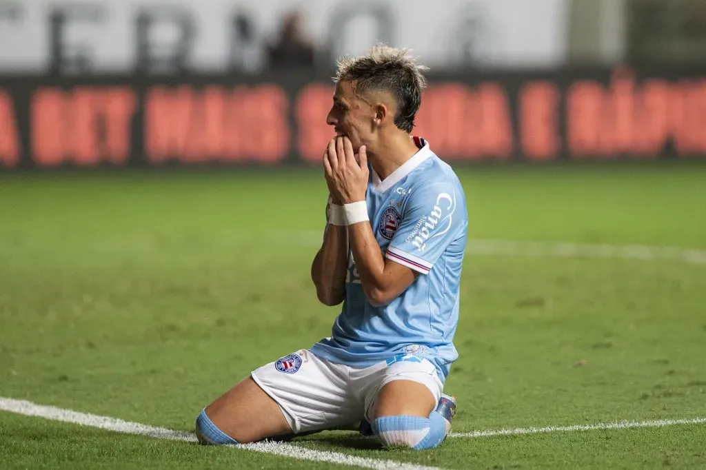 Após duas derrotas consecutivas, o Bahia, do atacante Biel (foto), não depende mais de si para escapar do rebaixamento. (Foto: Alessandra Torres/AGIF)