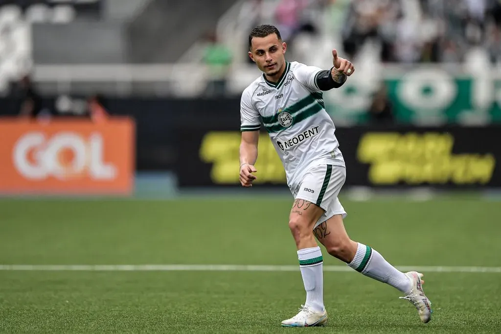 Bruno Gomes se destacou no Coritiba em 2023 – Foto: Thiago Ribeiro/AGIF