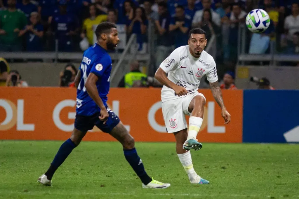 Foto: Fernando Moreno/AGIF – Matheus Bidu será emprestado pelo Corinthians