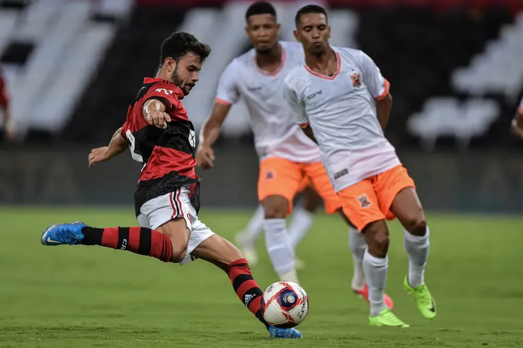 Daniel Cabral em ação pelo Mengão no Carioca de 2021. O jogador sofreu grave lesão – Foto: Thiago Ribeiro/AGIF