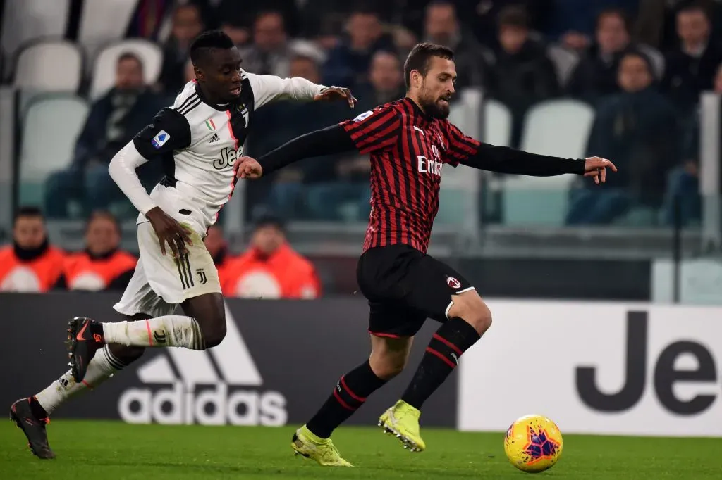 Léo Duarte teve agem discreta no Milan. Photo by Tullio M. Puglia/Getty Images)
