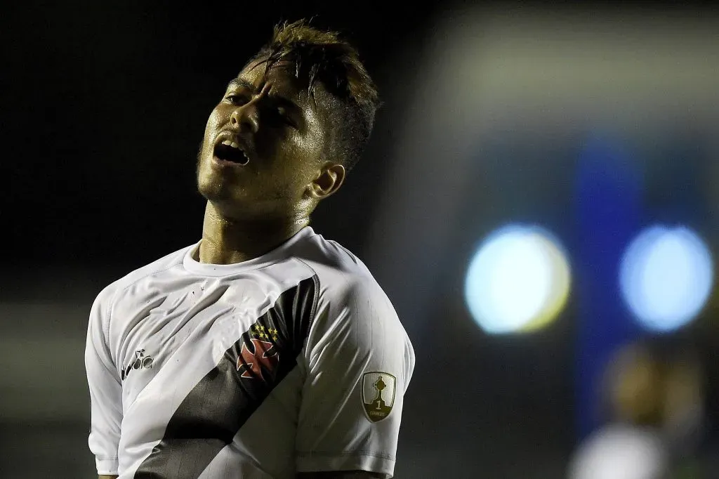 Evander com a camisa do Vasco (Photo by Alexandre Loureiro/Getty Images)