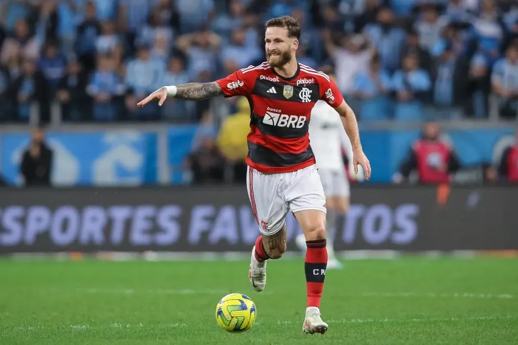 Foto: Pedro H. Tesch/AGIF – Léo Pereira vai continuar no Flamengo em 2024