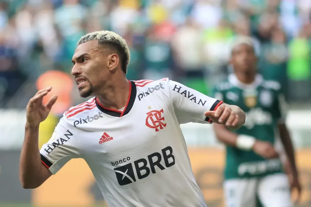 Matheuzinho pode jogar no Botafogo Foto: Marcello Zambrana/AGIF