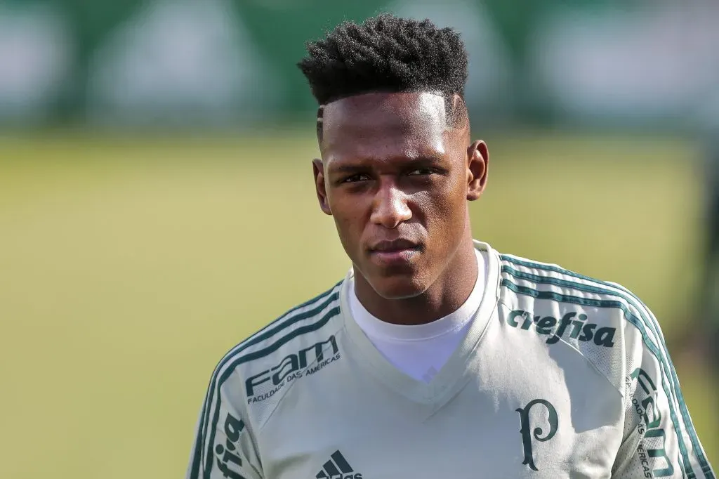 No Brasil, Yerry Mina fez sucesso no Palmeiras de 2016 e 2017 – Foto: Ale Cabral/AGIF