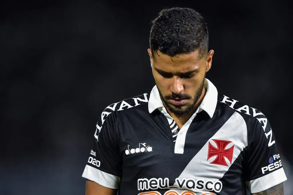 Defensor Henrique, ex-Vasco, foi oferecido ao Palmeiras nos últimos dias Foto: Thiago Ribeiro/AGIF