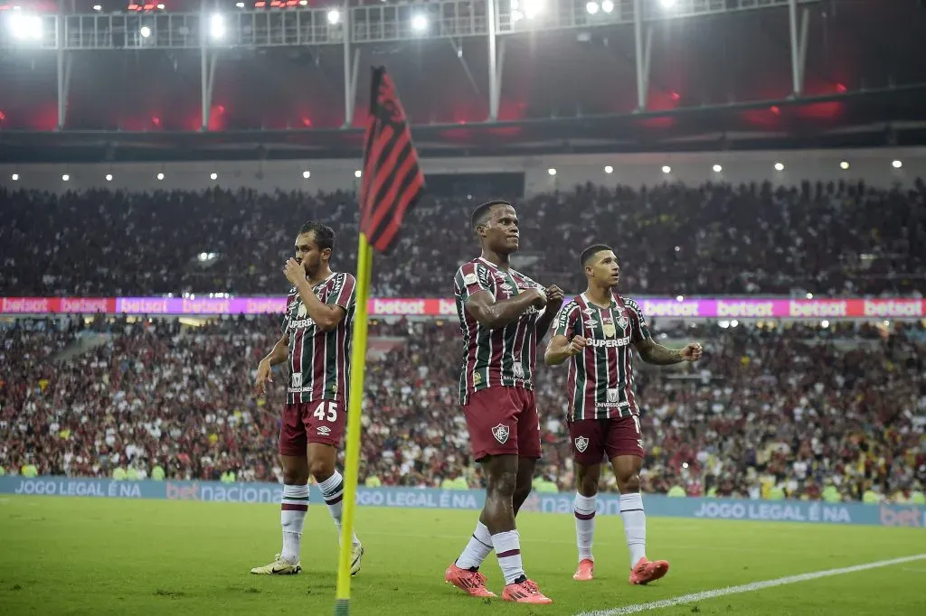 Arias comemorando o gol do Fluminense no clássico contra o Flamengo (Foto: Alexandre Loureiro/AGIF)