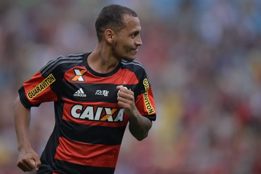 Alan Patrick em ação pelo Flamengo, em 2015. Foto: Pedro Martins/AGIF