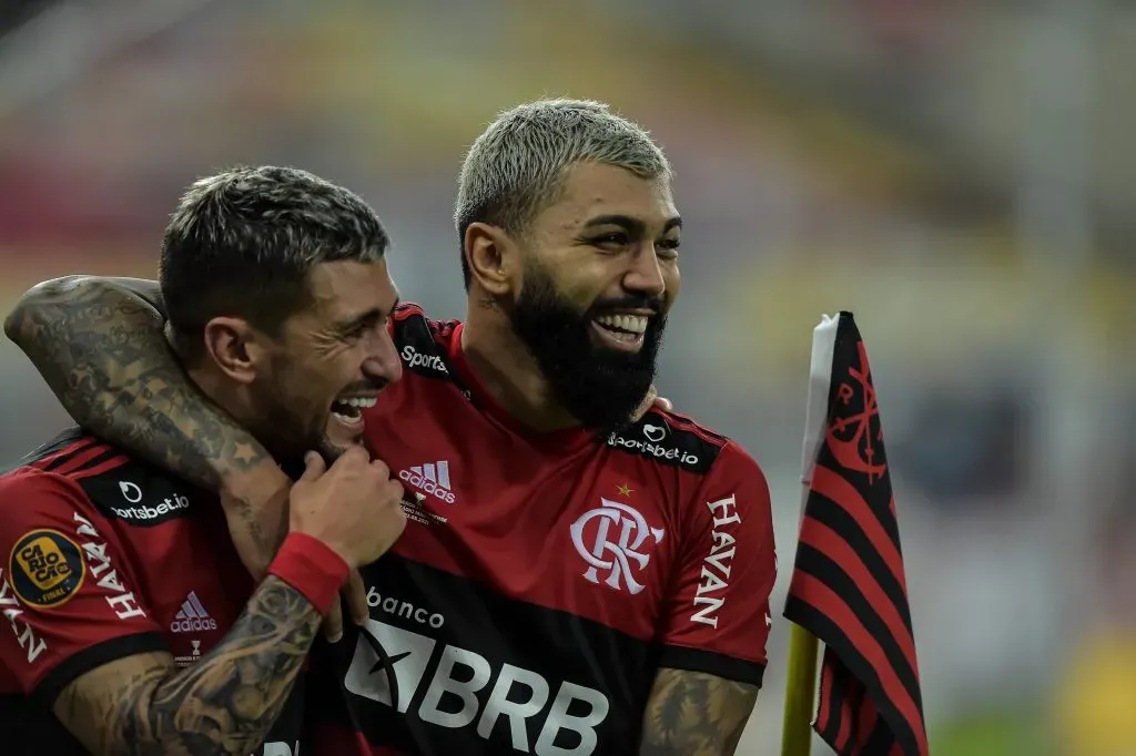 Foto: Thiago Ribeiro/AGIF – Arrascaeta e Gabigol: Dupla pode atuar junta no Cruzeiro