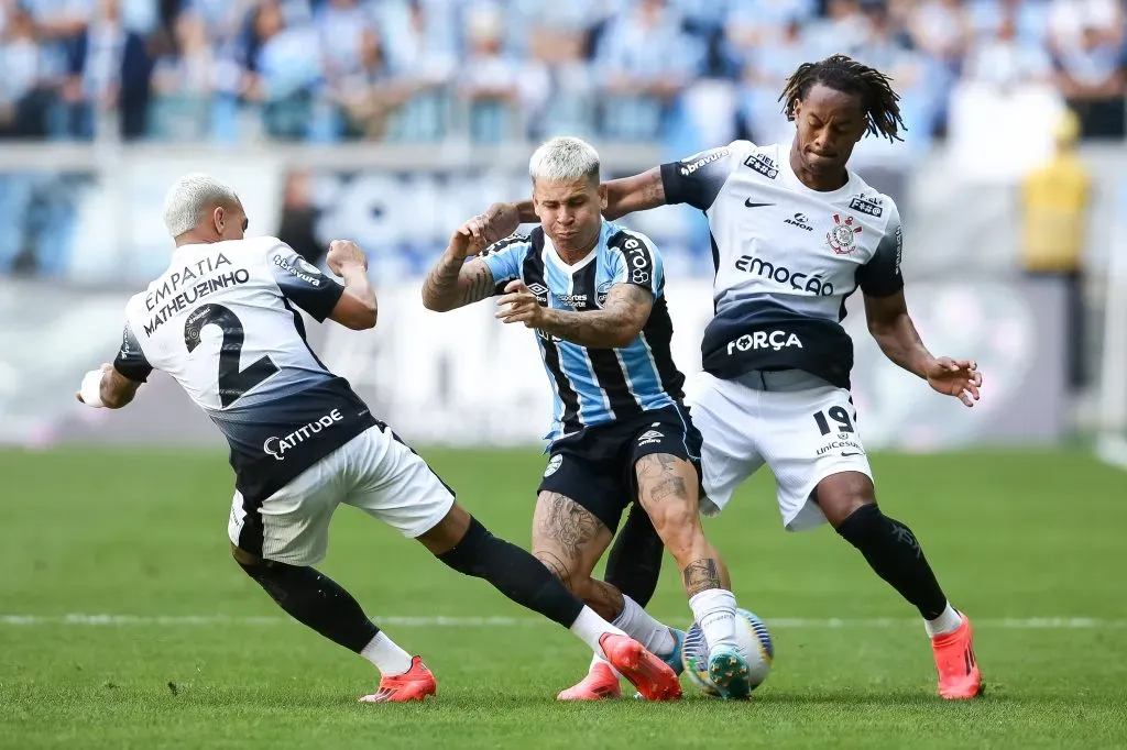 Carrillo durante o último jogo do Timão de 2024. Photo by Pedro H. Tesch/Getty Images