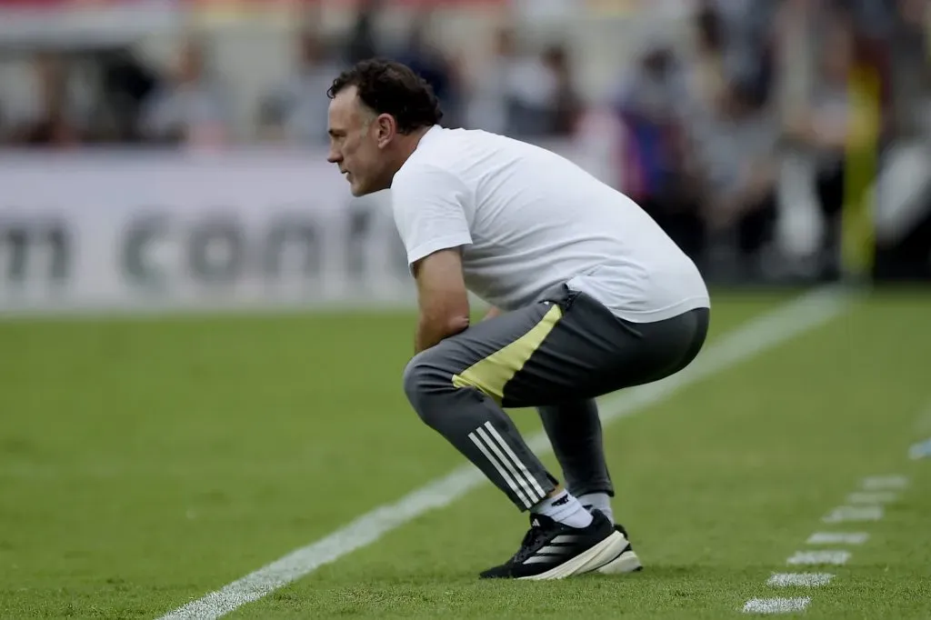 RJ – RIO DE JANEIRO – 03/11/2024 – COPA DO BRASIL 2024, FLAMENGO X ATLETICO-MG – Gabriel Milito tecnico do Atletico-MG durante partida contra o Flamengo no estadio Maracana pelo campeonato Copa Do Brasil 2024. Foto: Alexandre Loureiro/AGIF