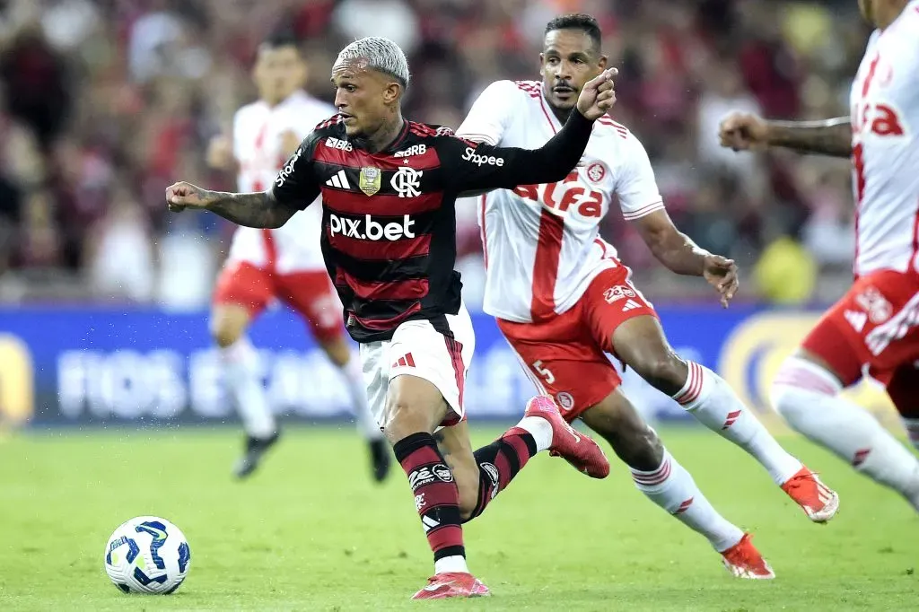 Fernando em ação pelo Internacional na estreia do Brasileiro, contra o Flamengo. Foto: Alexandre Loureiro/AGIF