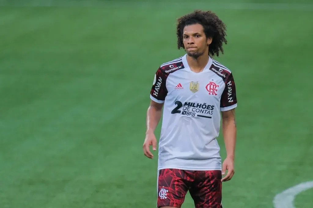 Volante durante partida pelo Flamengo.  Foto: Marcello Zambrana/AGIF
