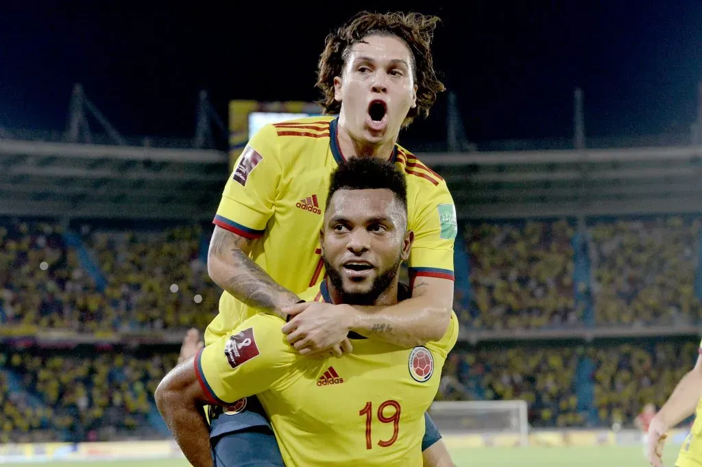 Miguel Borja con la Selección Colombia junto a Juan Quintero. Foto: Gabriel Aponte/Getty Images.