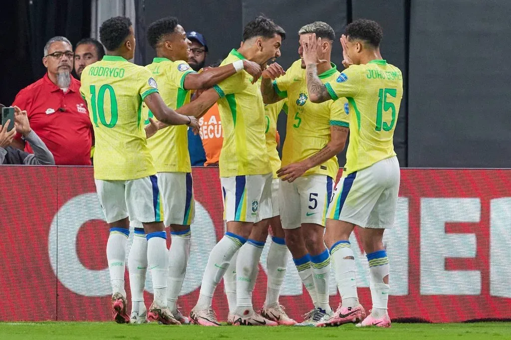 Jugadores de Brasil festejando su gol ante Paraguay en la Copa América 2024. Foto: Imago.