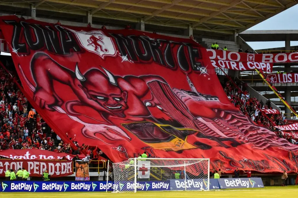 Hinchada de América de Cali en Tunja. Photo: VizzorImage / Edward Leguizamon / Cont