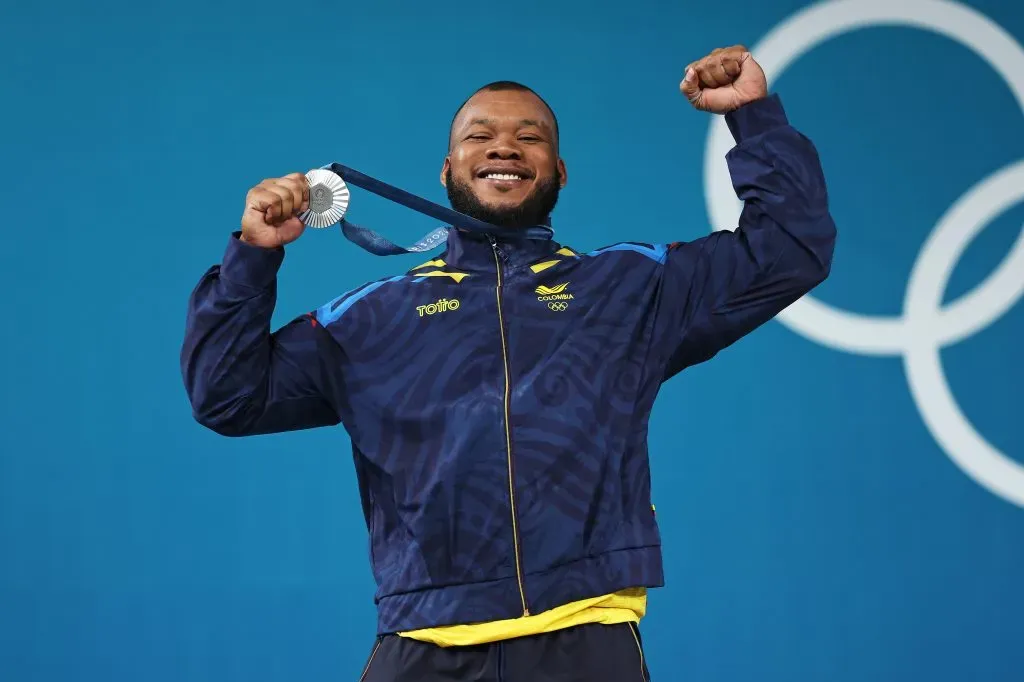 Yeison López al momento de recibir la medalla de plata. (Photo by Lars Baron/Getty Images)