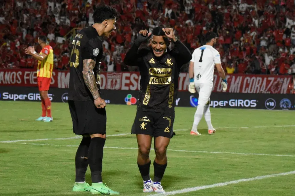 Cristian Barrios celebra el gol contra Pereira. Photo: VizzorImage / David Murillo / Cont