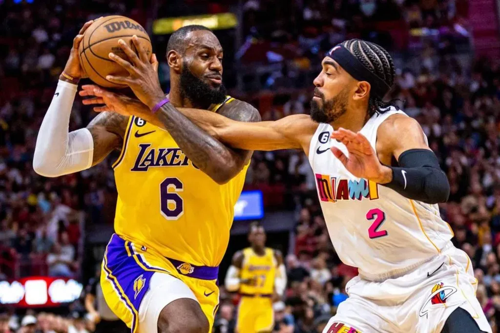 Los Angeles Lakers forward LeBron James drives on Miami Heat point guard Gabe Vincent. IMAGO / ZUMA Press Wire