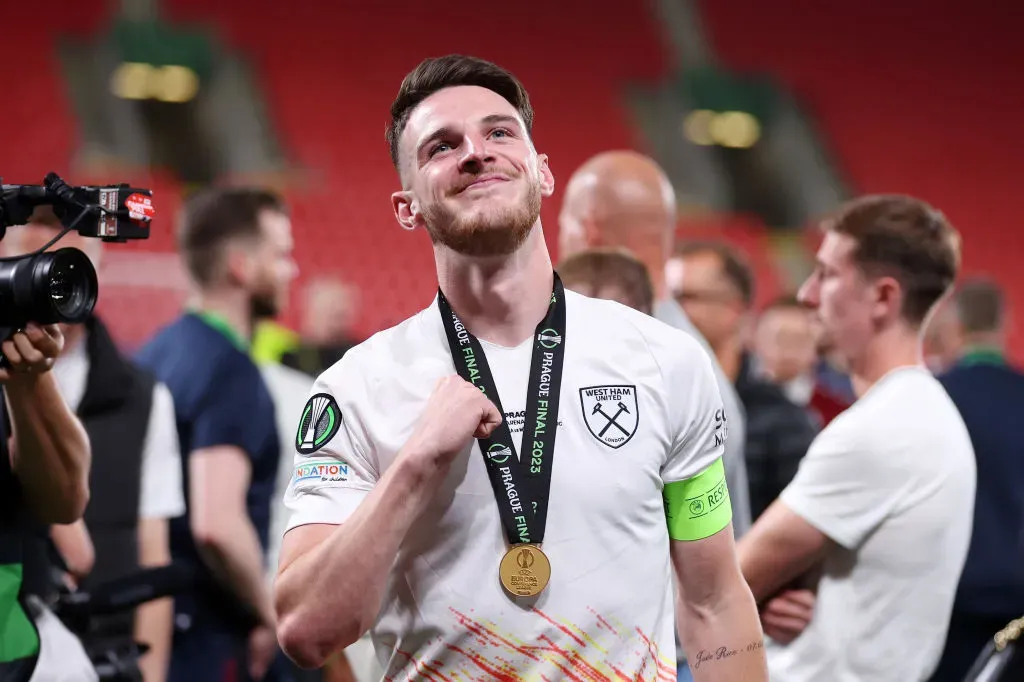 PRAGUE, CZECH REPUBLIC – JUNE 07: Declan Rice of West Ham United celebrates after the team’s victory during the UEFA Europa Conference League 2022/23 final match between ACF Fiorentina and West Ham United FC at Eden Arena on June 07, 2023 in Prague, Czech Republic. (Photo by Alex Grimm/Getty Images)
