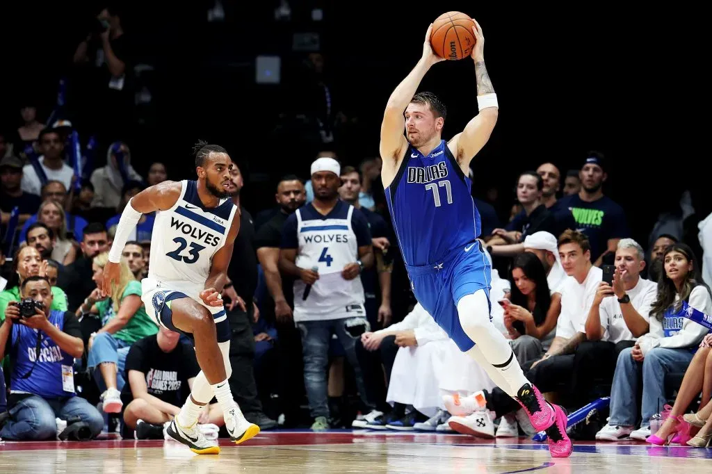 Luka Doncic durante un juego de pretemporada con Dallas Mavericks (Getty Images).