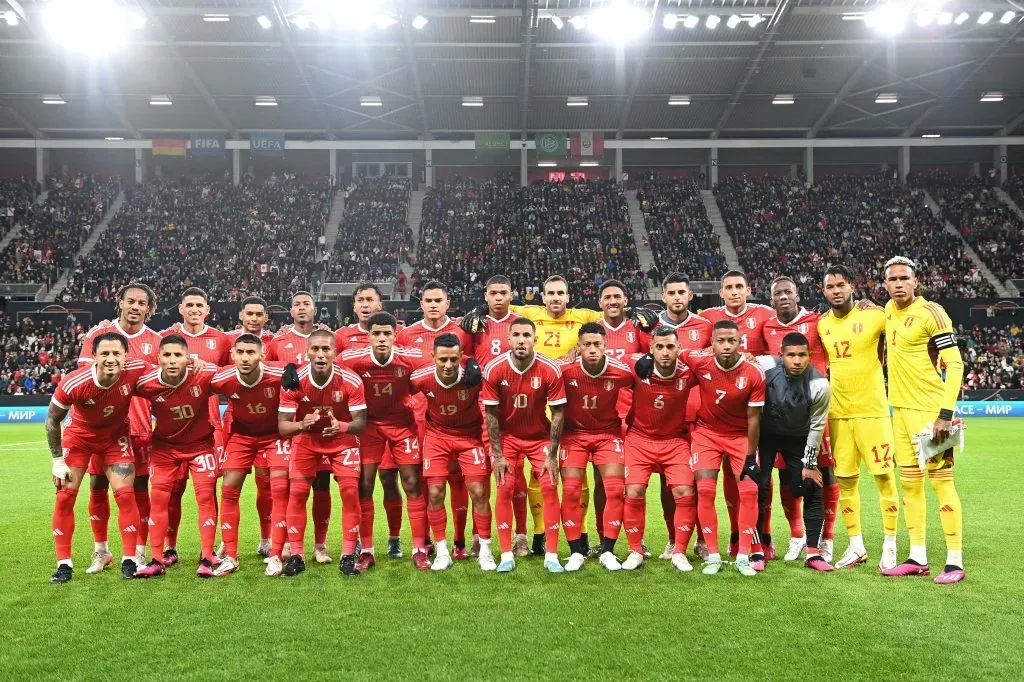 MAINZ, GERMANY – MARCH 25: The Peru team line up on the pitch prior to the international friendly match between Germany and Peru at MEWA Arena on March 25, 2023 in Mainz, Germany. (Photo by Stuart Franklin/Getty Images)