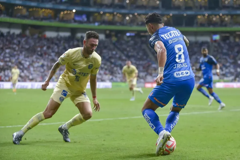Joao Rojas se lesionó en el partido entre el América y Monterrey. Foto: Getty.