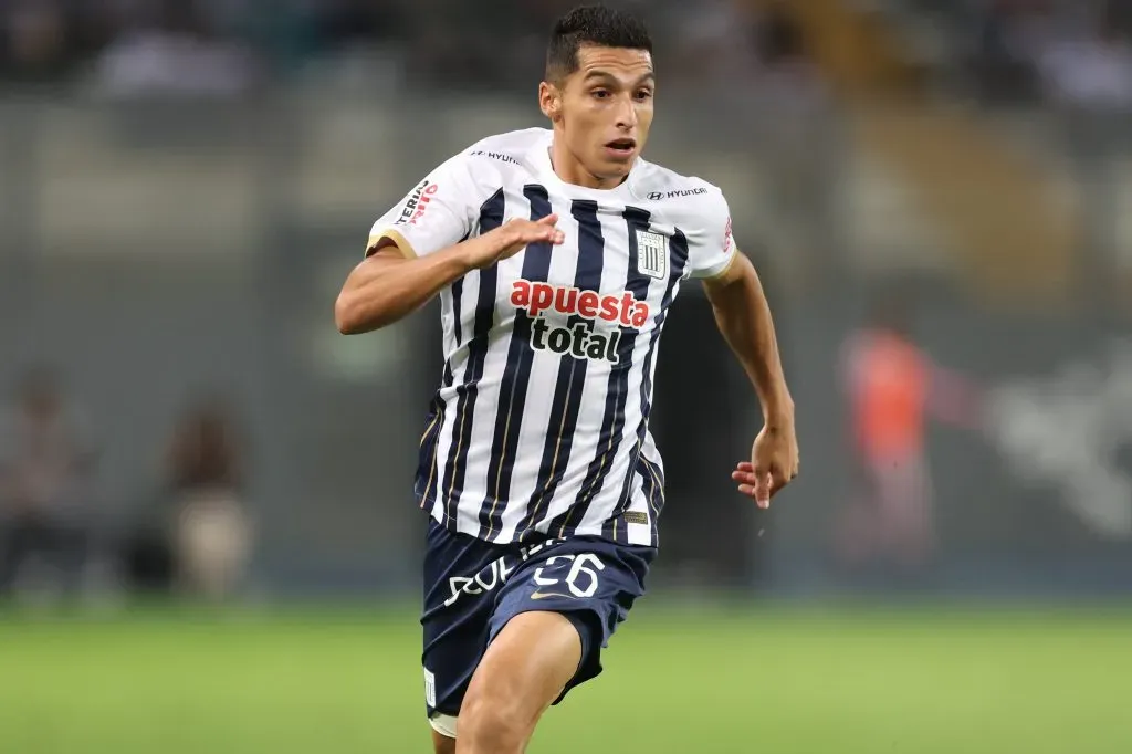 Kevin Serna jugando para Alianza Lima. (Foto: IMAGO)