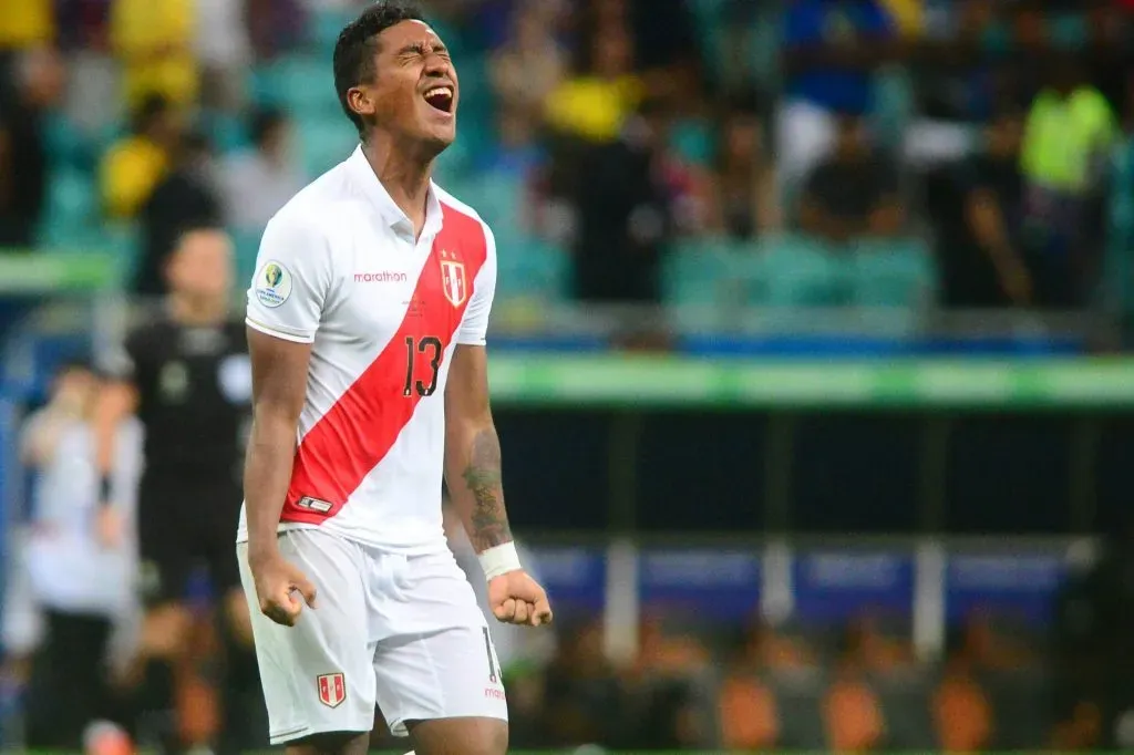 Tapia jugando para Perú. (Foto: IMAGO)