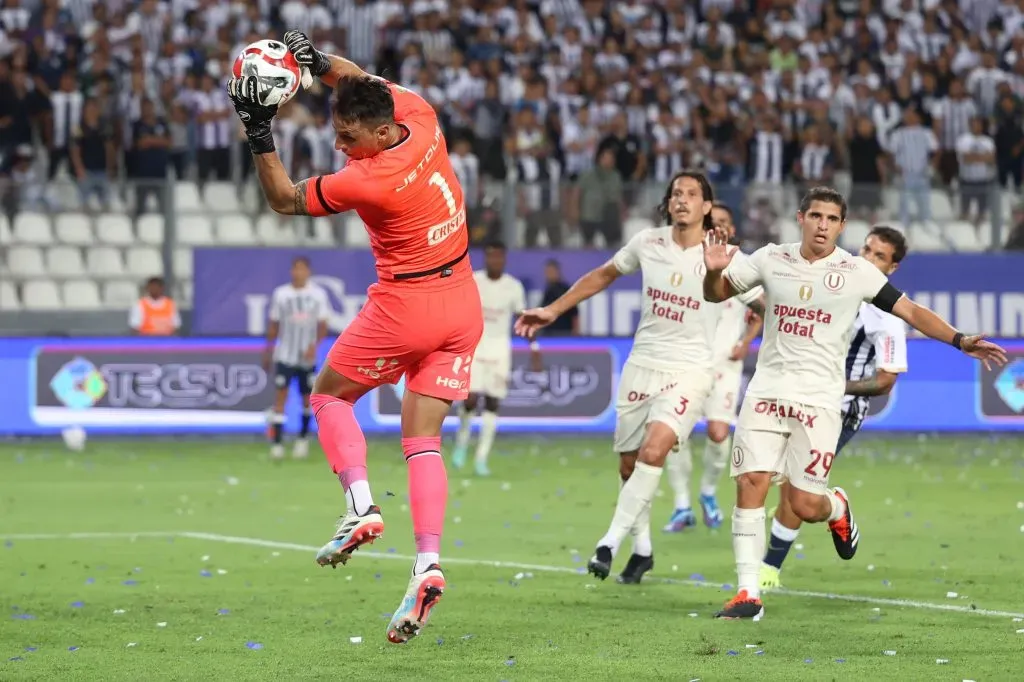 Sebastián Britos jugando el clásico del Torneo Apertura. (Foto: IMAGO).